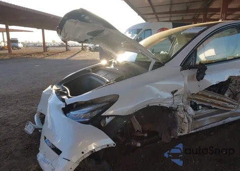 2021 Tesla Model Y Long Range Dual Motor All-Wheel Drive z USA, uszkodzony, nr VIN 5YJYGDEE0MF264790